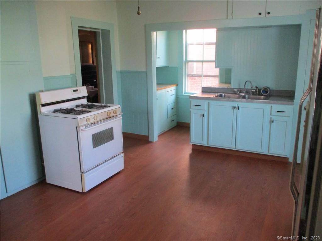 89 Oak Street, Windsor Locks, CT 06096