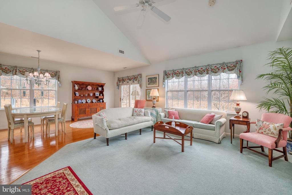 15 Buckingham Drive, Pennington, NJ 08534