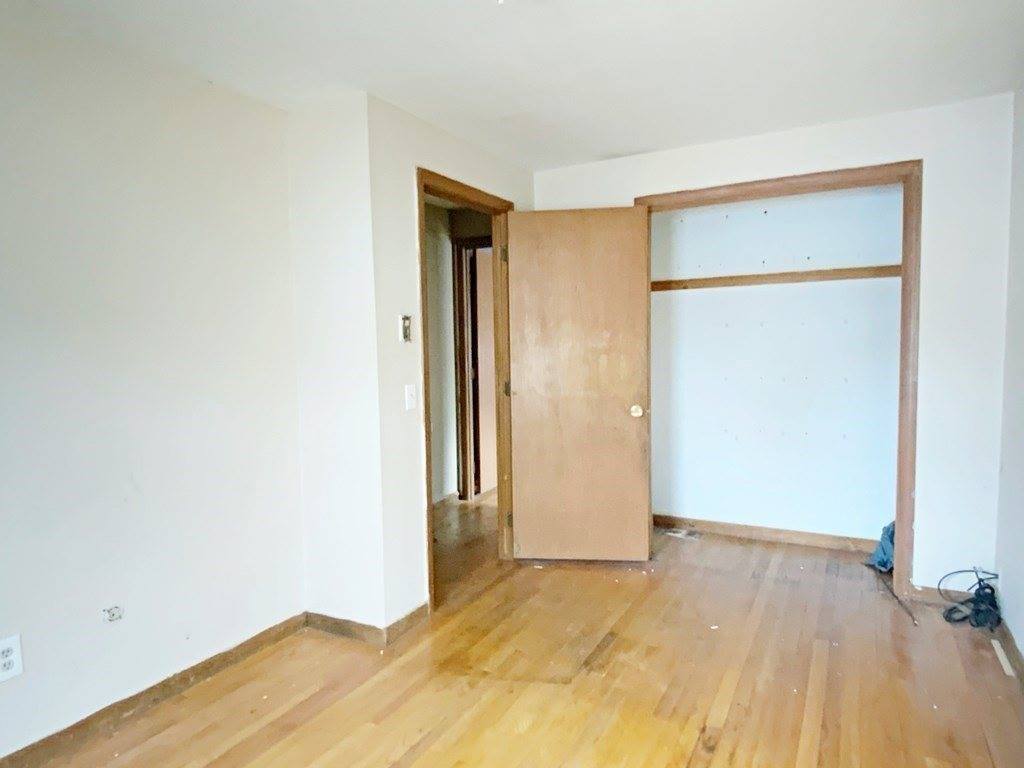 52-54 Campechi St, Springfield, MA 01104