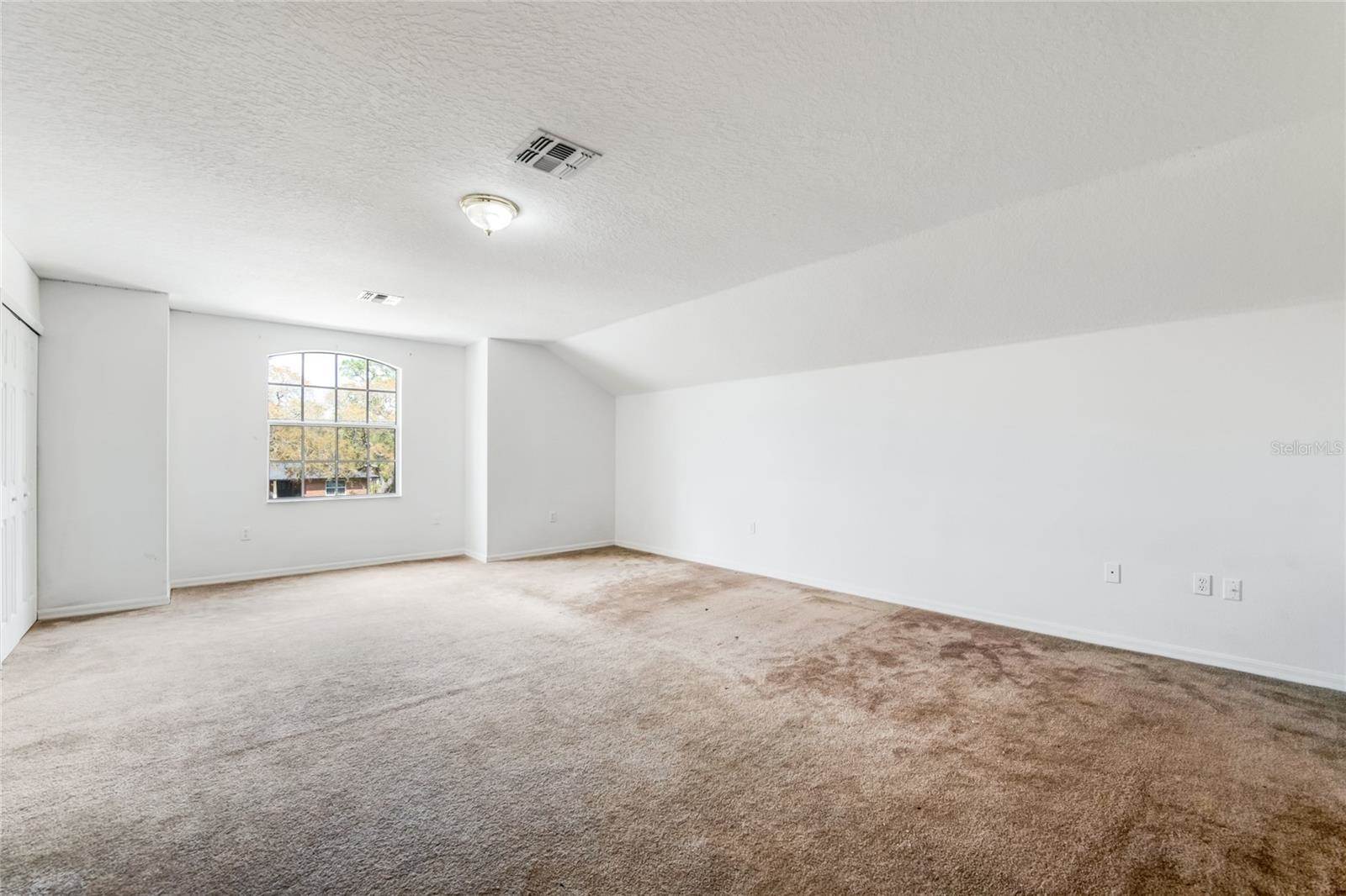 916 Florida Avenue, Orange City, FL 32763