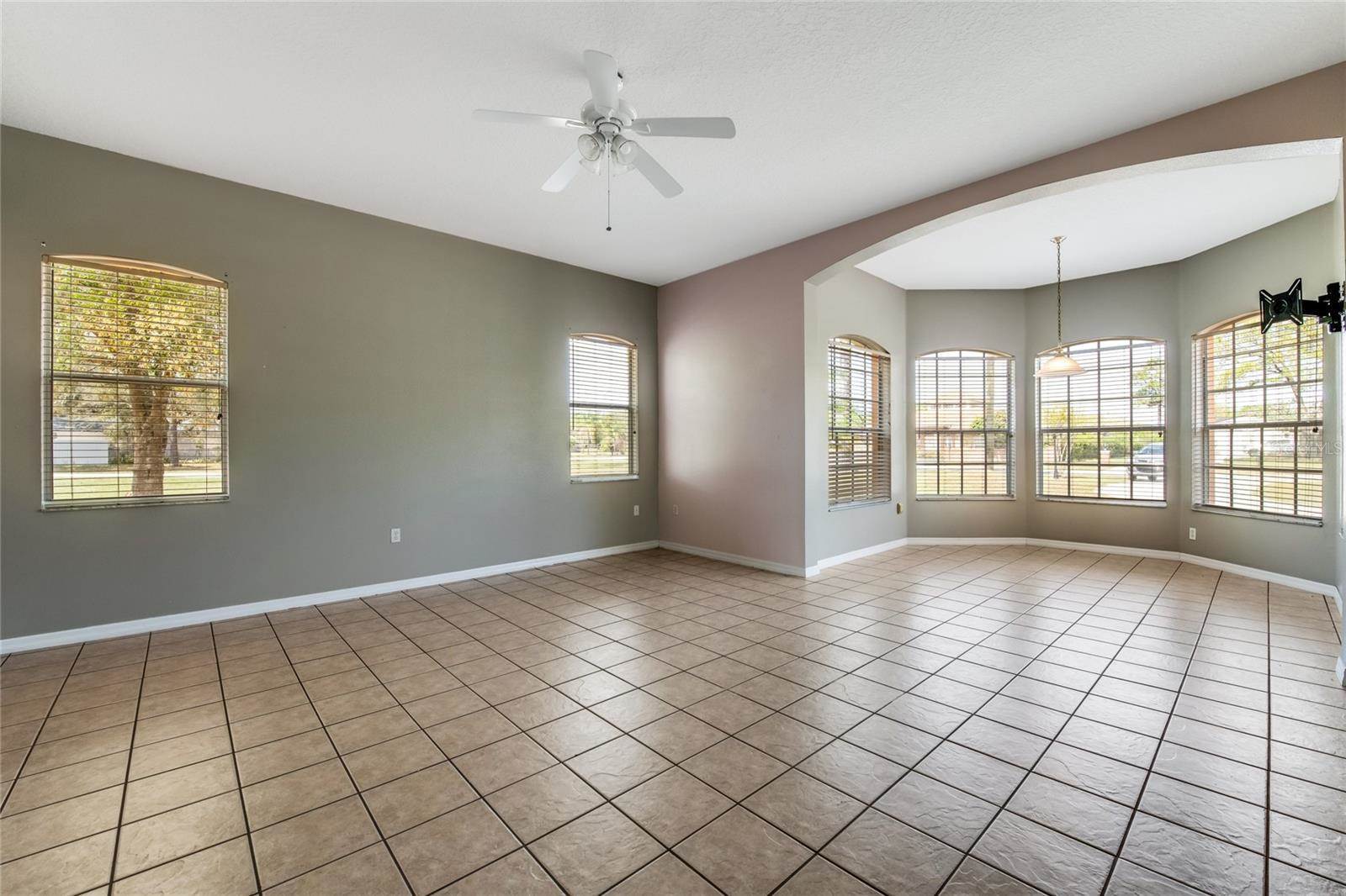 916 Florida Avenue, Orange City, FL 32763