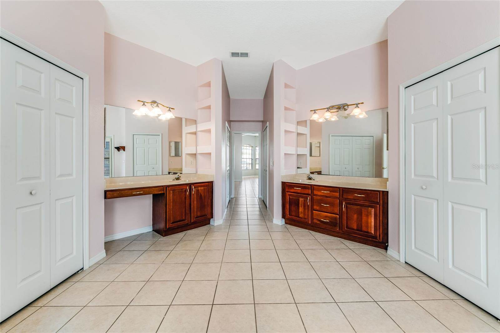 916 Florida Avenue, Orange City, FL 32763