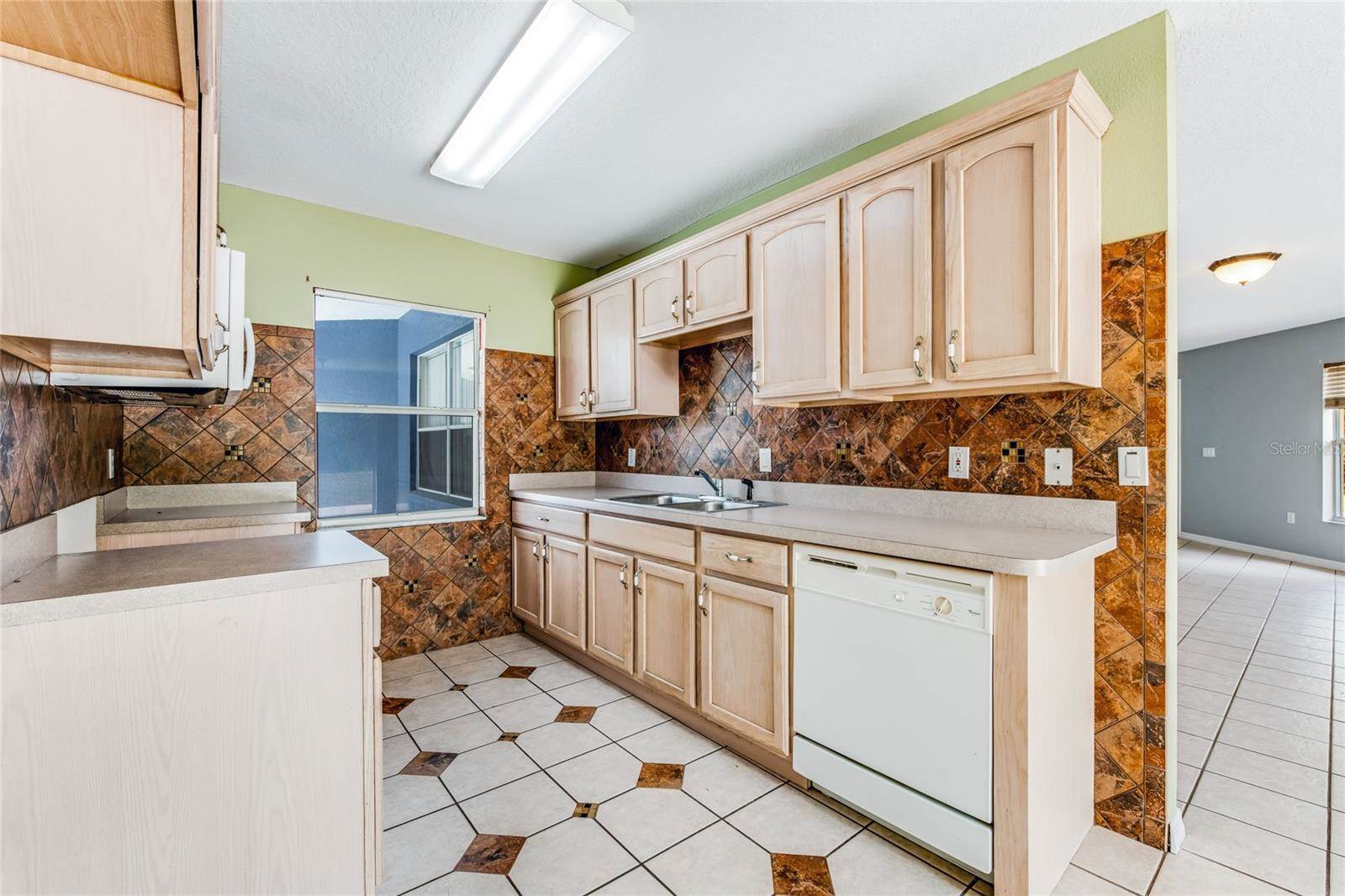 916 Florida Avenue, Orange City, FL 32763