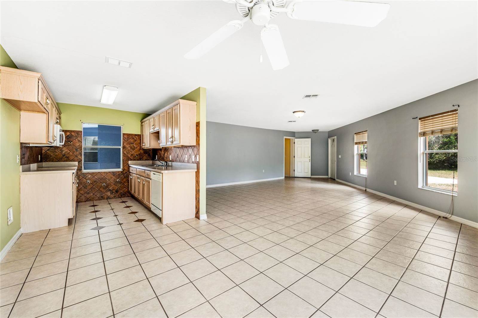 916 Florida Avenue, Orange City, FL 32763