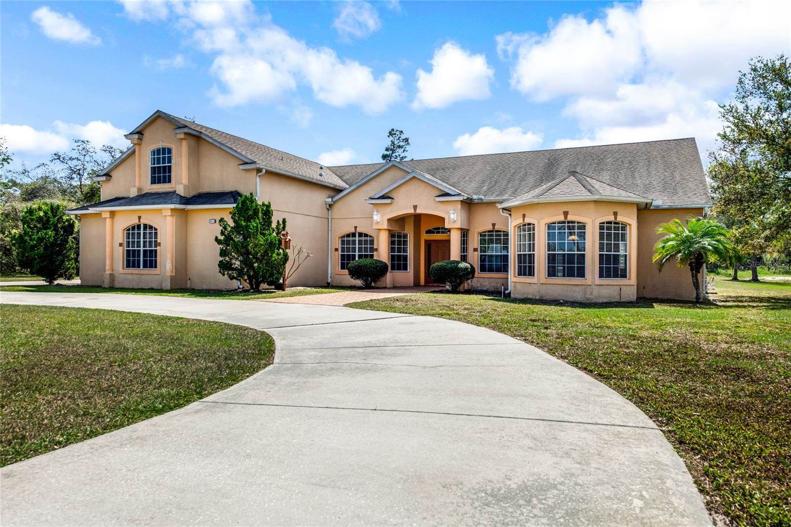 916 Florida Avenue, Orange City, FL 32763