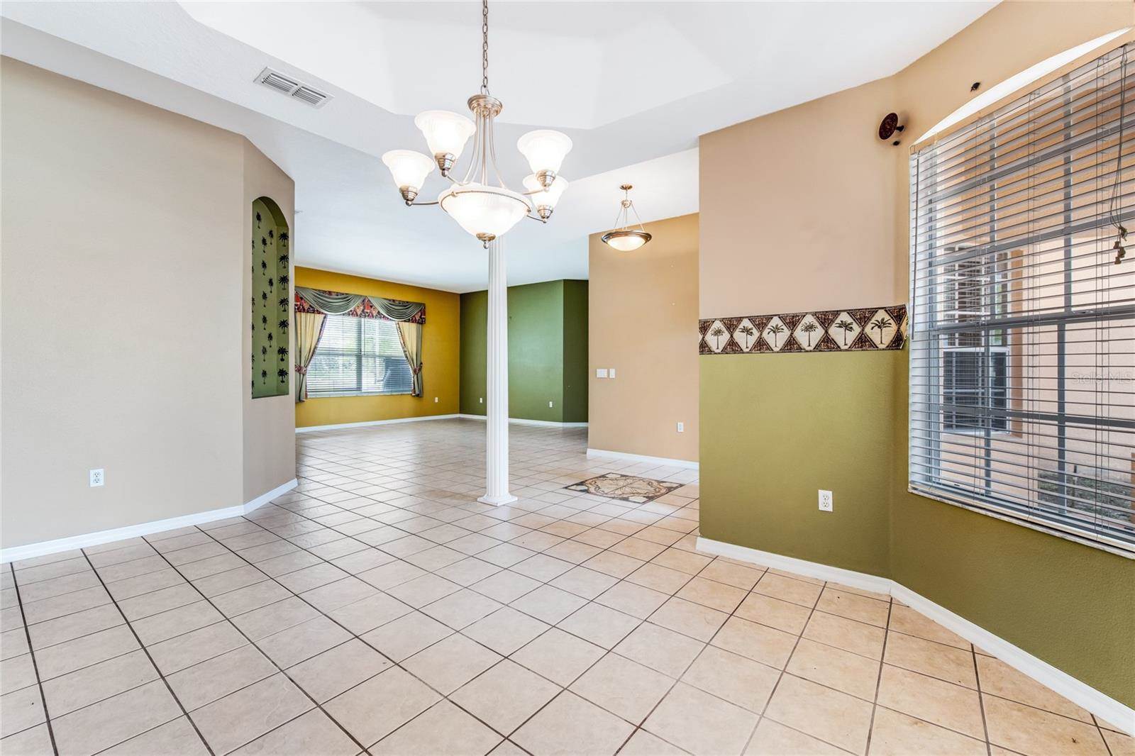 916 Florida Avenue, Orange City, FL 32763