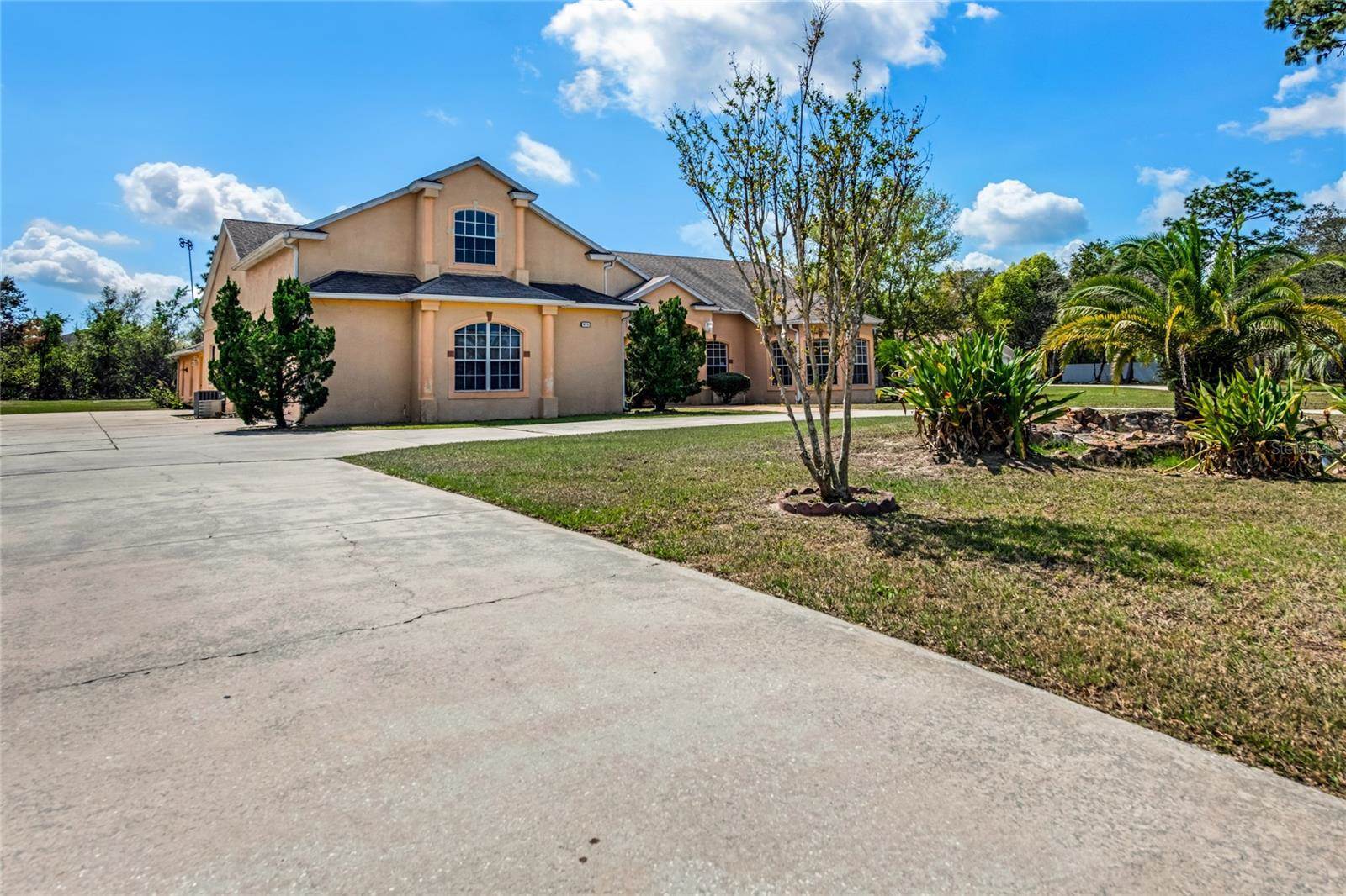 916 Florida Avenue, Orange City, FL 32763