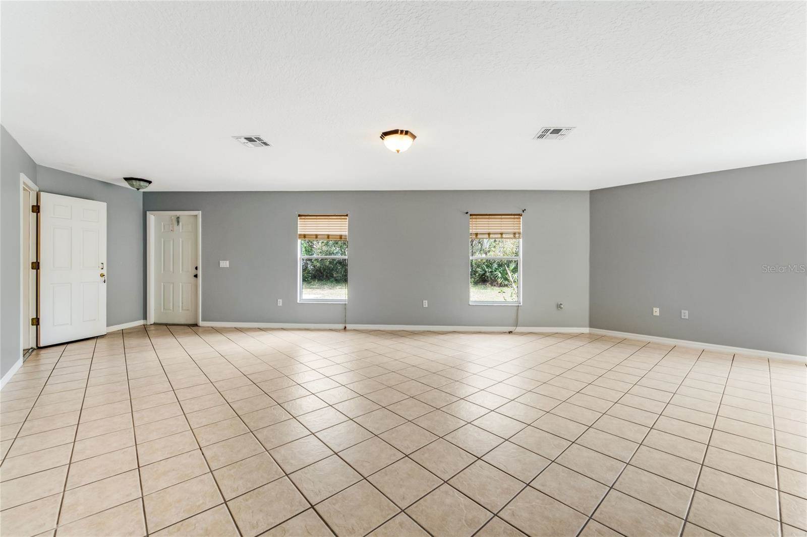 916 Florida Avenue, Orange City, FL 32763