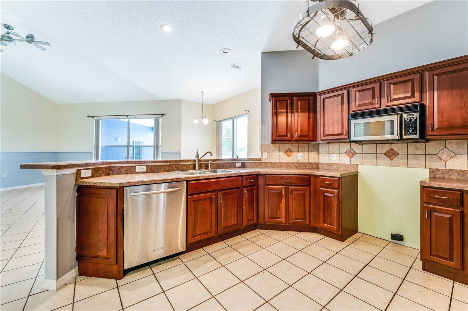 916 Florida Avenue, Orange City, FL 32763