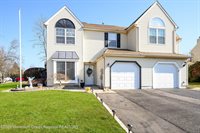 2 Fieldcrest Way, Freehold, NJ 07728