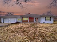 1606 SW 29th St, Topeka, KS 66611