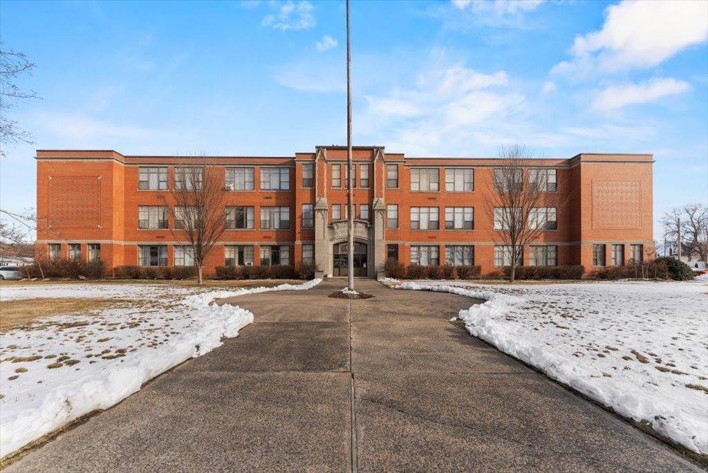 90 Mckinstry Ave, Chicopee, MA 01013