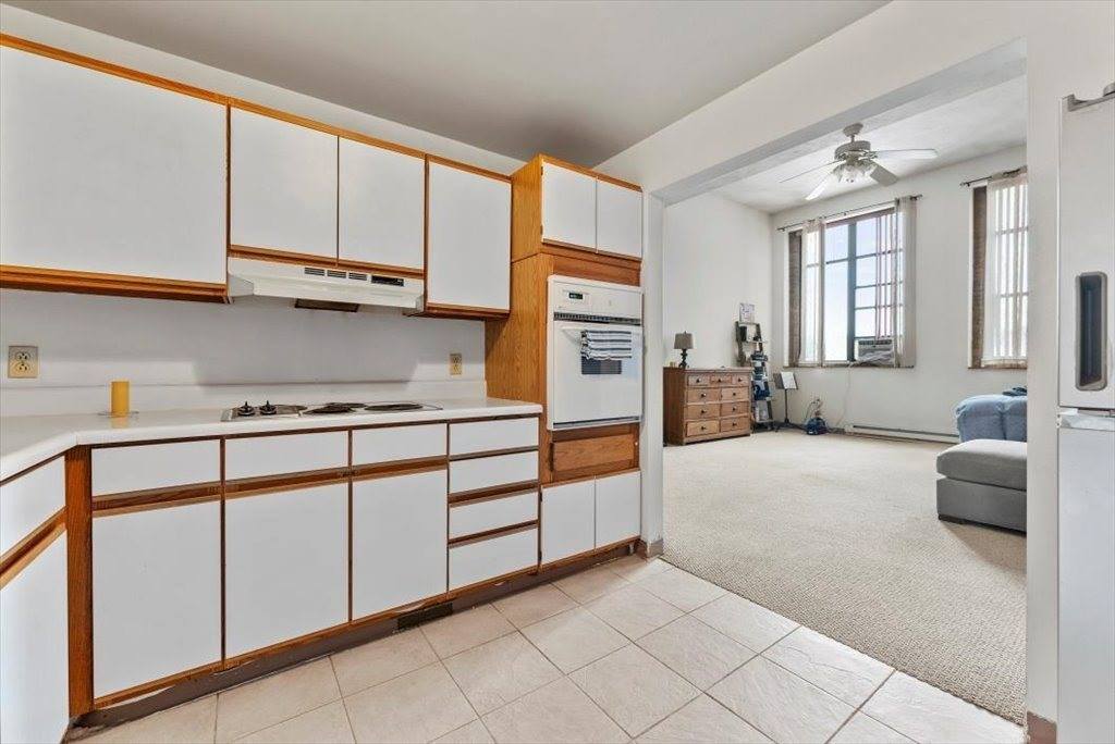 90 Mckinstry Ave, Chicopee, MA 01013