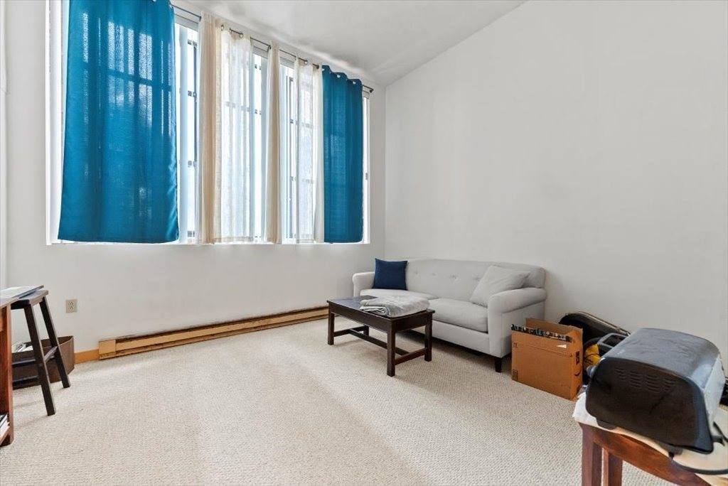 90 Mckinstry Ave, Chicopee, MA 01013
