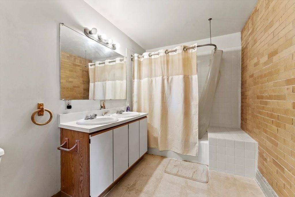 90 Mckinstry Ave, Chicopee, MA 01013