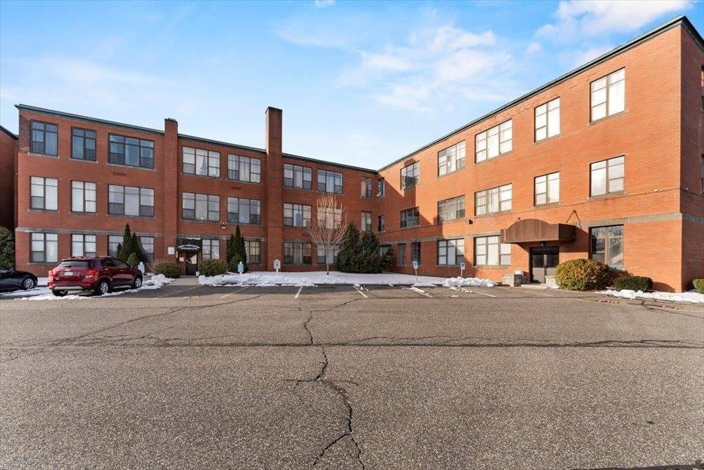 90 Mckinstry Ave, Chicopee, MA 01013