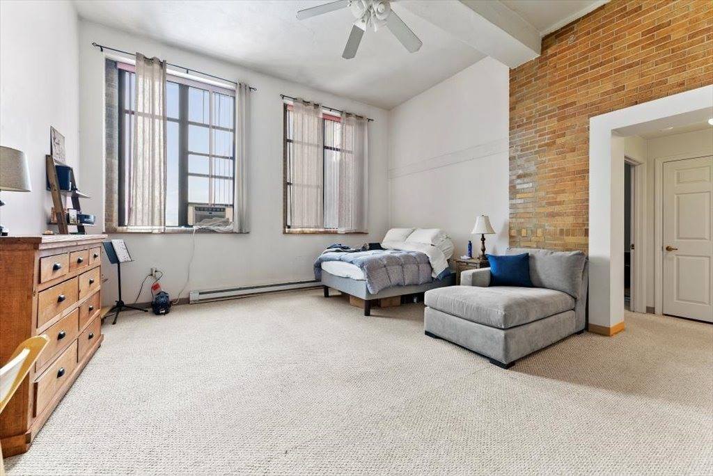 90 Mckinstry Ave, Chicopee, MA 01013