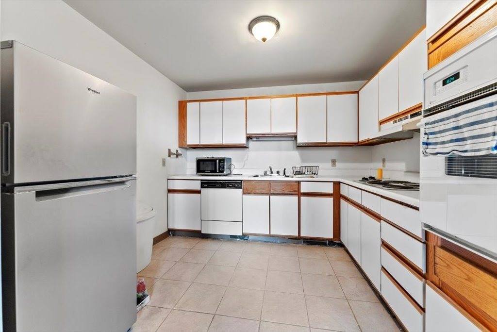 90 Mckinstry Ave, Chicopee, MA 01013