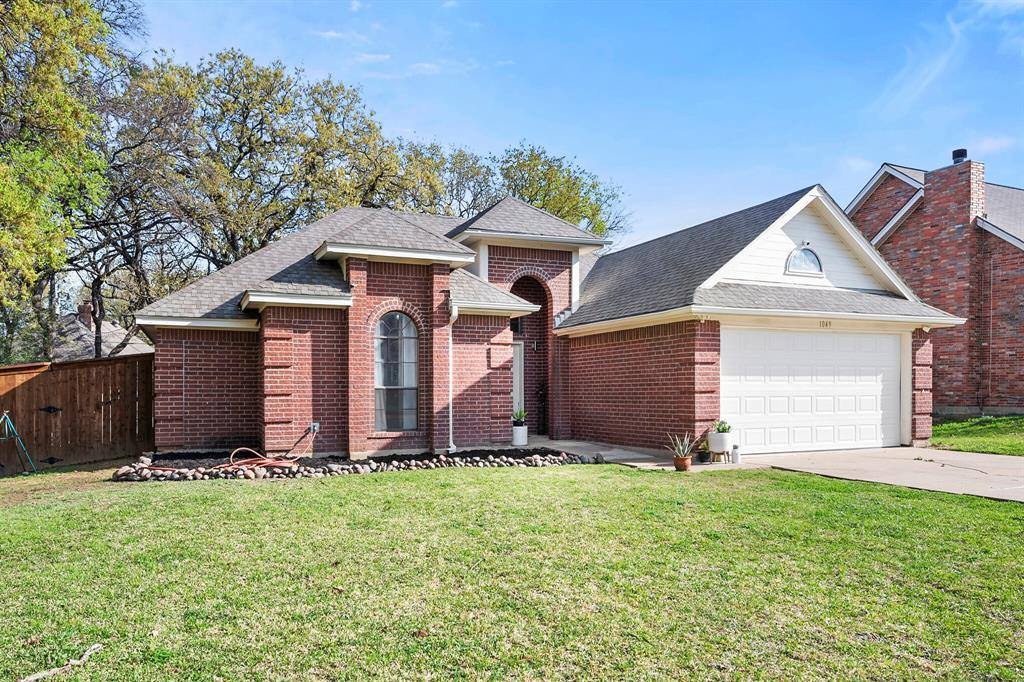 1049 Acorn Lane, Burleson, TX 76028