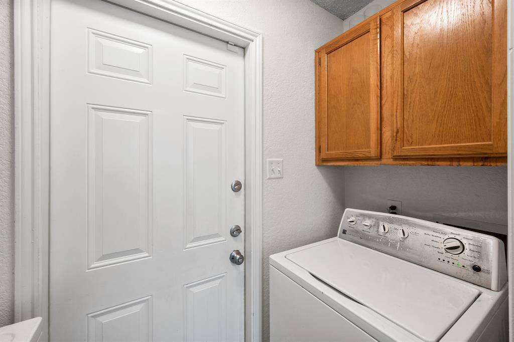 1049 Acorn Lane, Burleson, TX 76028