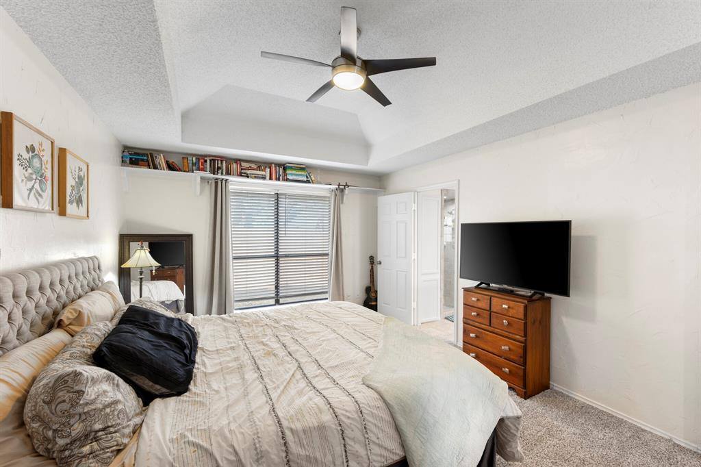 1049 Acorn Lane, Burleson, TX 76028