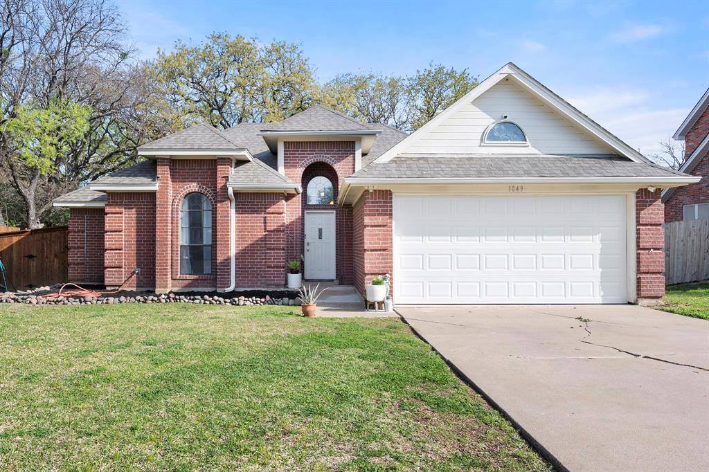 1049 Acorn Lane, Burleson, TX 76028