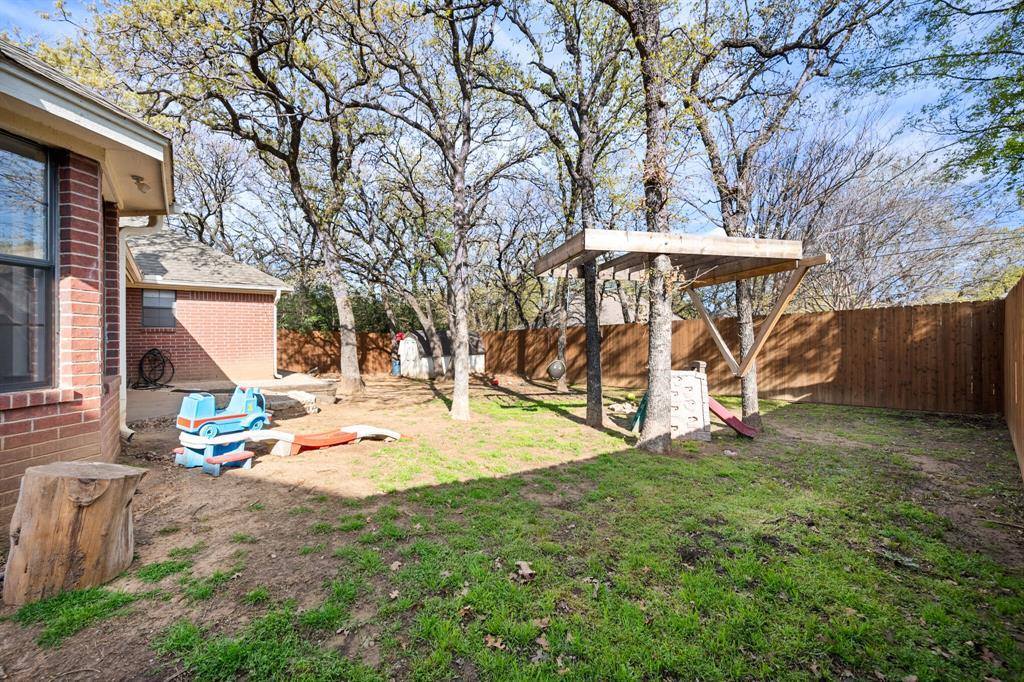 1049 Acorn Lane, Burleson, TX 76028