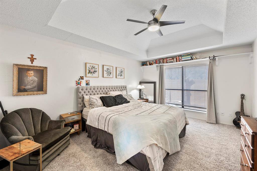 1049 Acorn Lane, Burleson, TX 76028