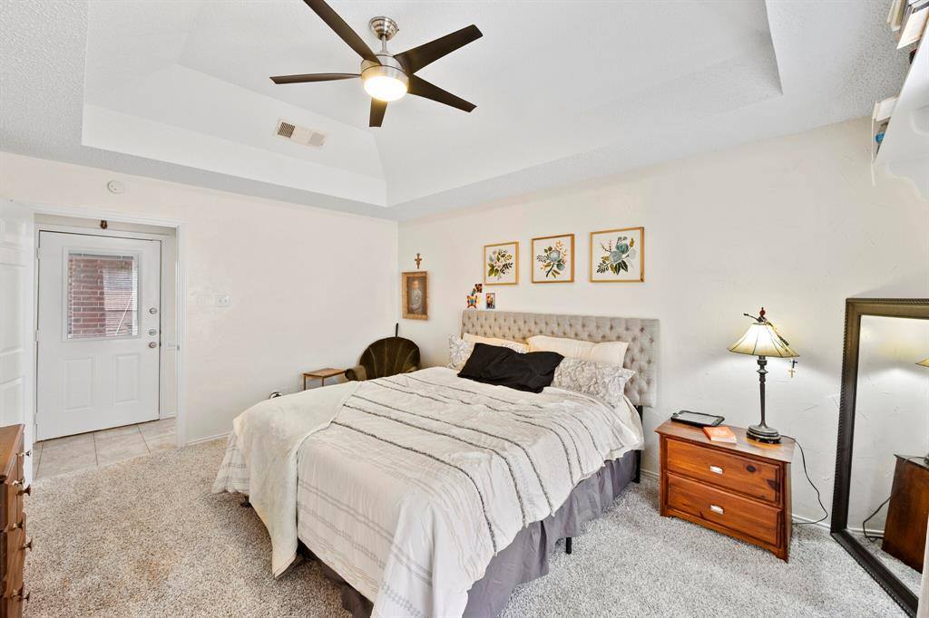 1049 Acorn Lane, Burleson, TX 76028