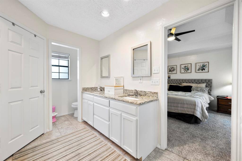 1049 Acorn Lane, Burleson, TX 76028