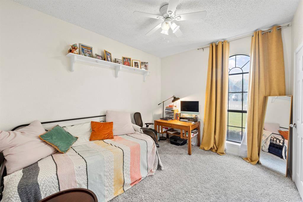 1049 Acorn Lane, Burleson, TX 76028