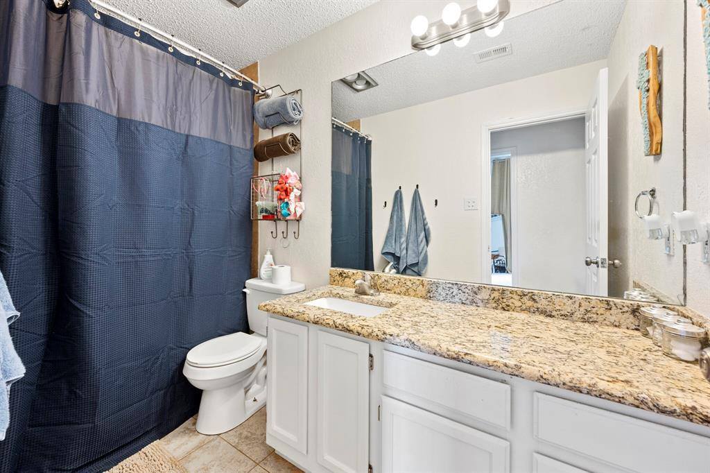 1049 Acorn Lane, Burleson, TX 76028