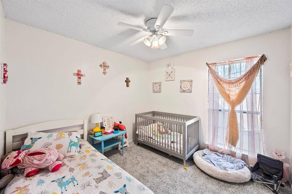 1049 Acorn Lane, Burleson, TX 76028