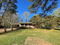3943 Forest Lake Dr, Jackson, MS 39212
