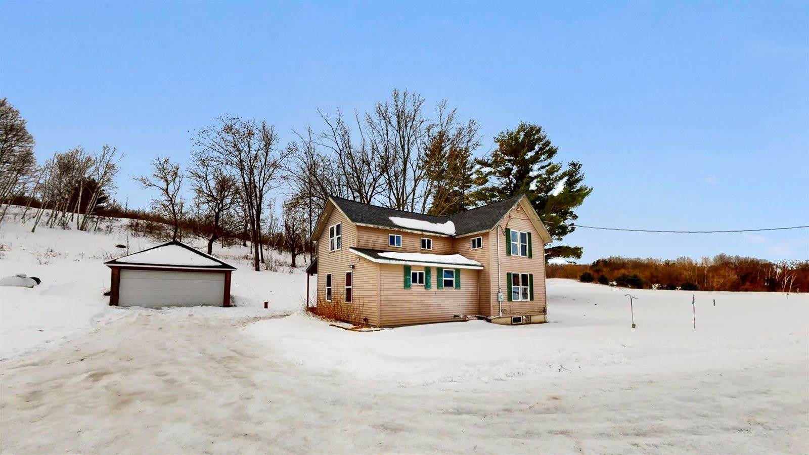 E2367 Cty Rd C, Iola, WI 54945