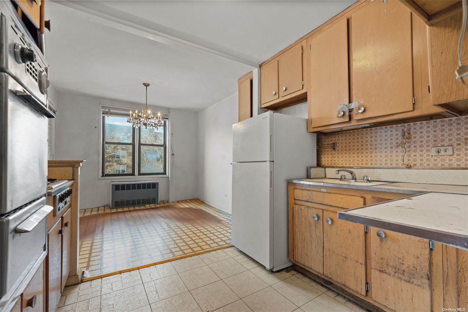 43-25 Douglaston Parkway, #5K, Flushing, NY 11363