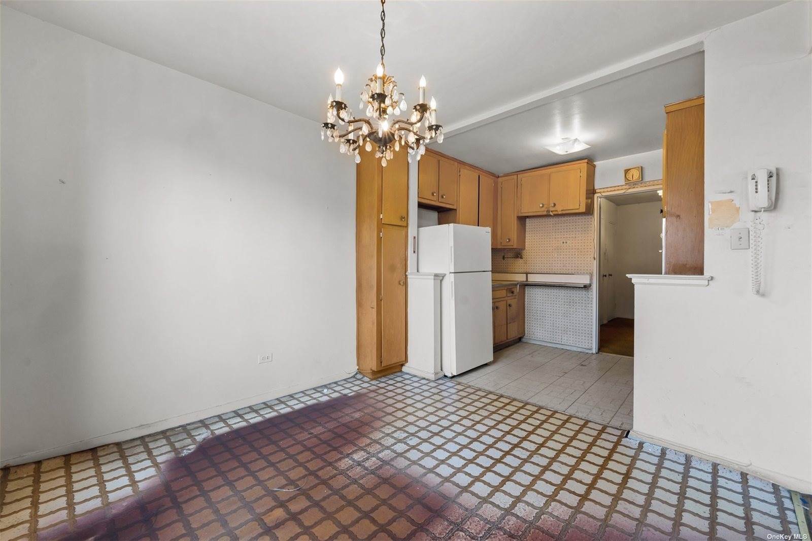 43-25 Douglaston Parkway, #5K, Flushing, NY 11363