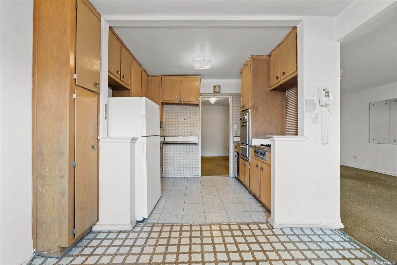 43-25 Douglaston Parkway, #5K, Flushing, NY 11363