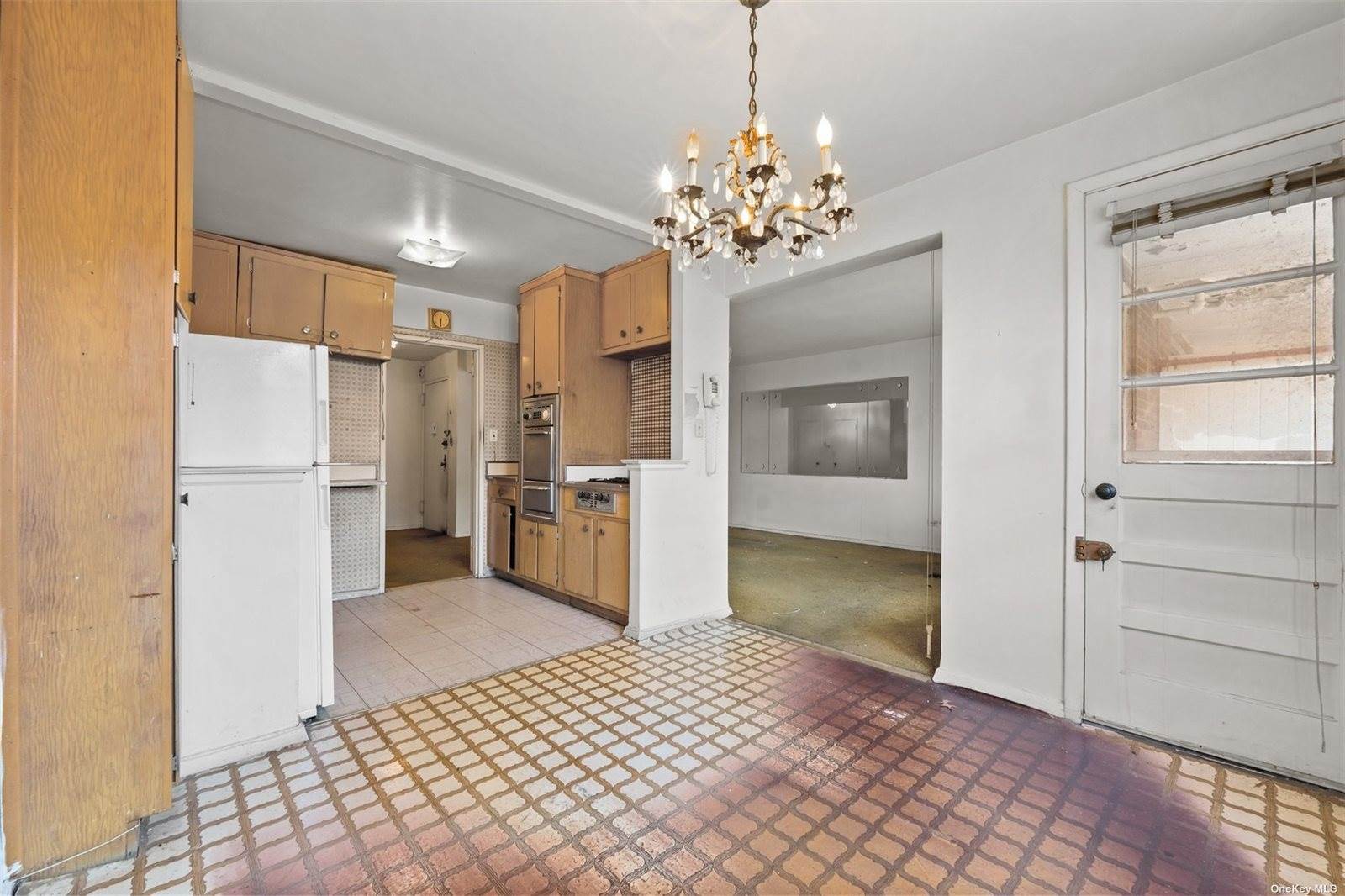 43-25 Douglaston Parkway, #5K, Flushing, NY 11363