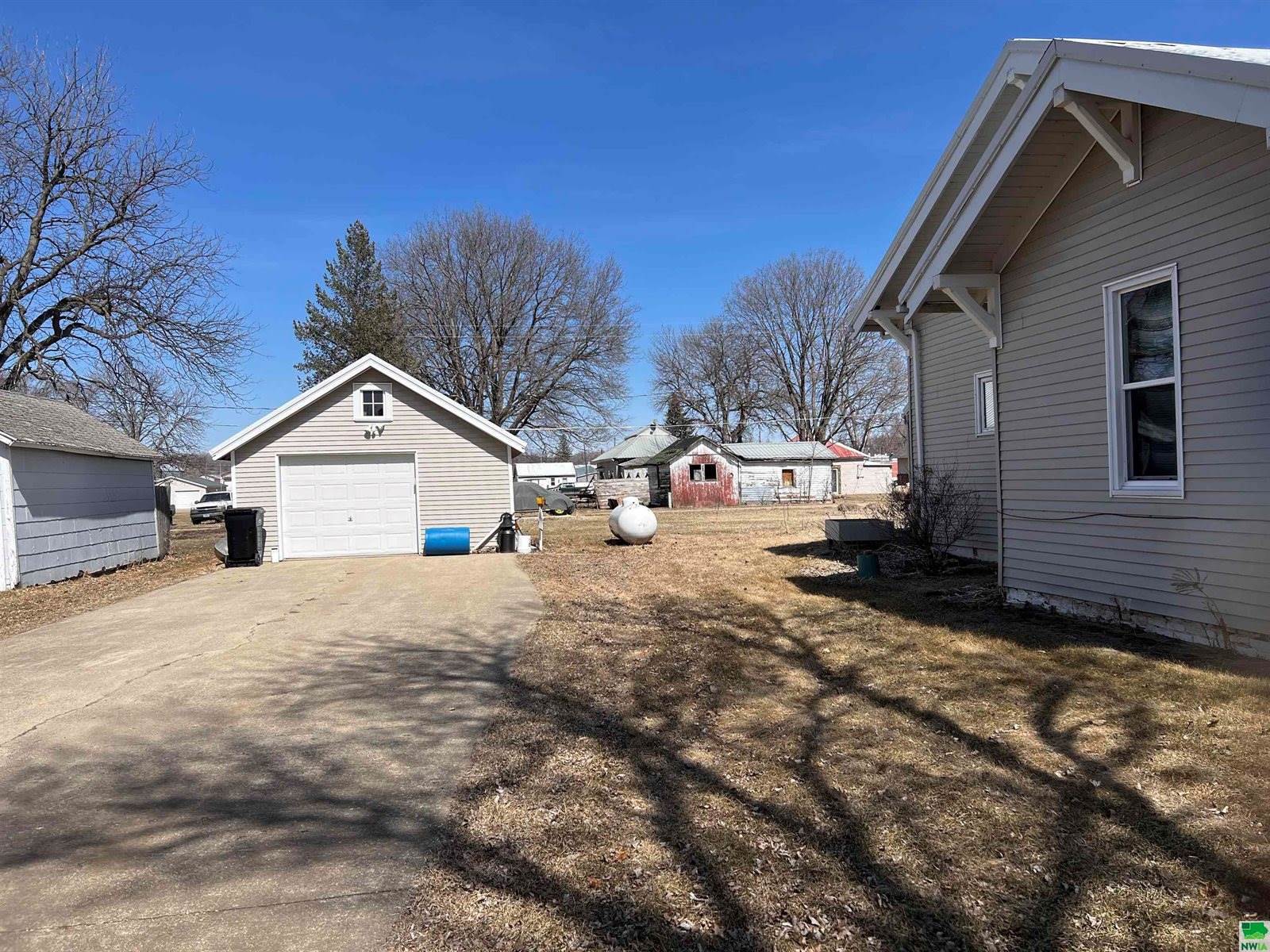 107 E Brady St, Anthon, IA 51004