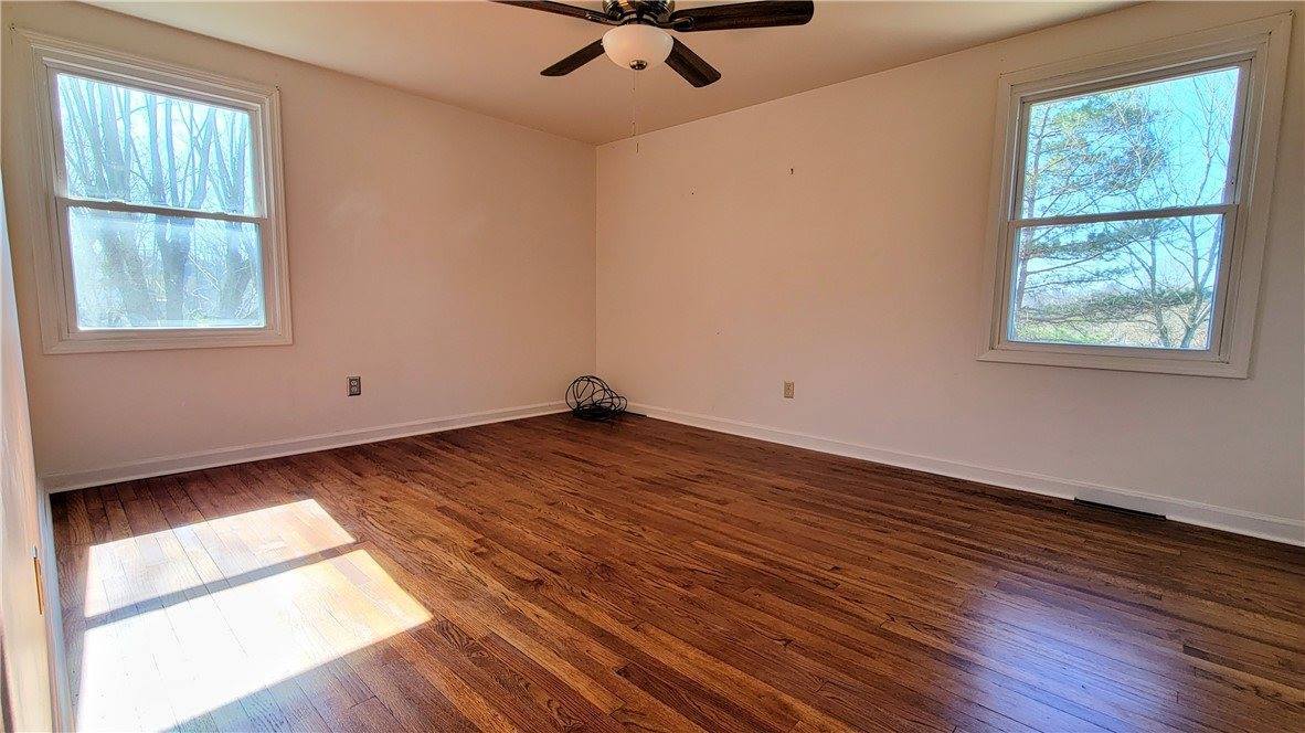 105 Summerhill Ln, Level Green, PA 15085