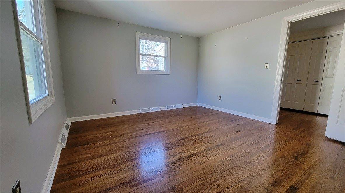 105 Summerhill Ln, Level Green, PA 15085