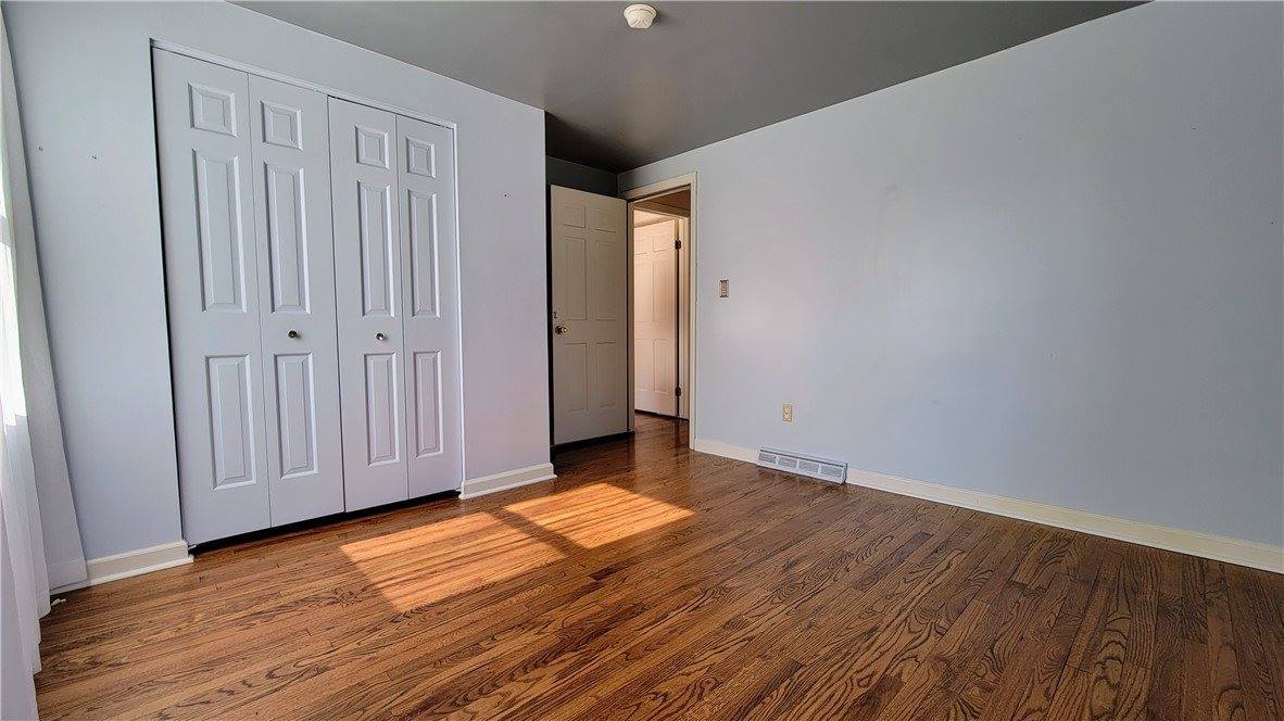 105 Summerhill Ln, Level Green, PA 15085