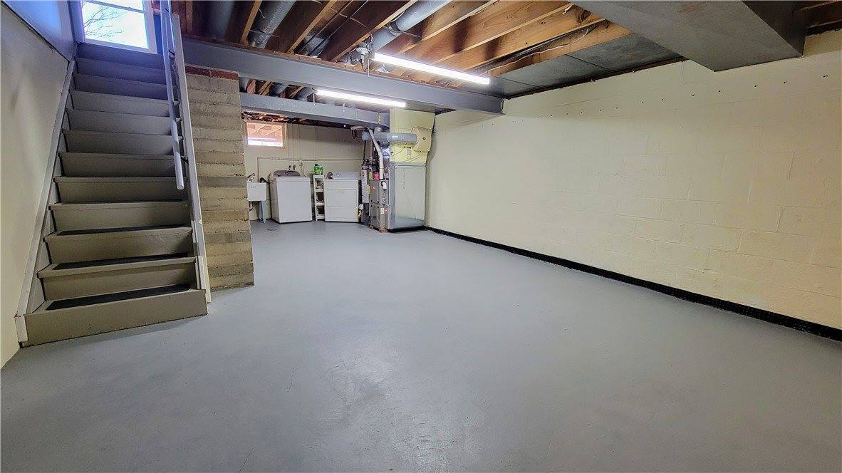 105 Summerhill Ln, Level Green, PA 15085