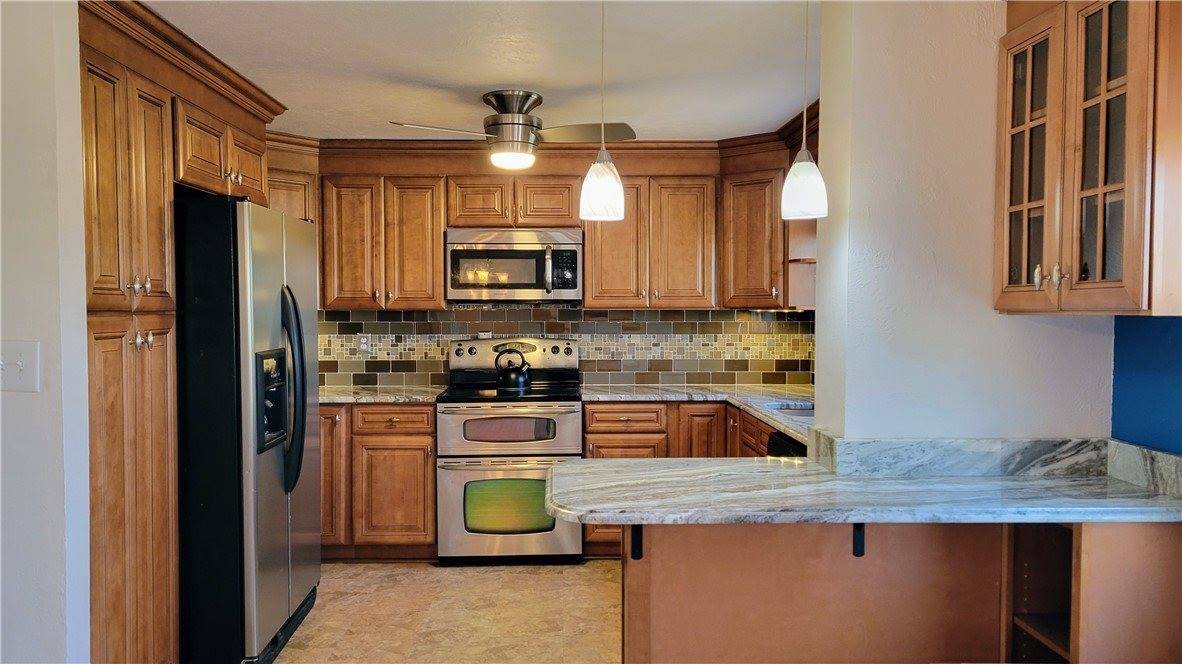 105 Summerhill Ln, Level Green, PA 15085