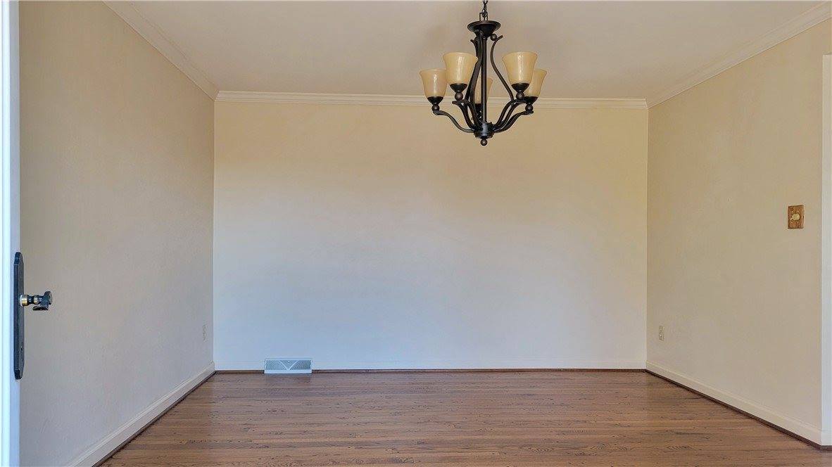 105 Summerhill Ln, Level Green, PA 15085