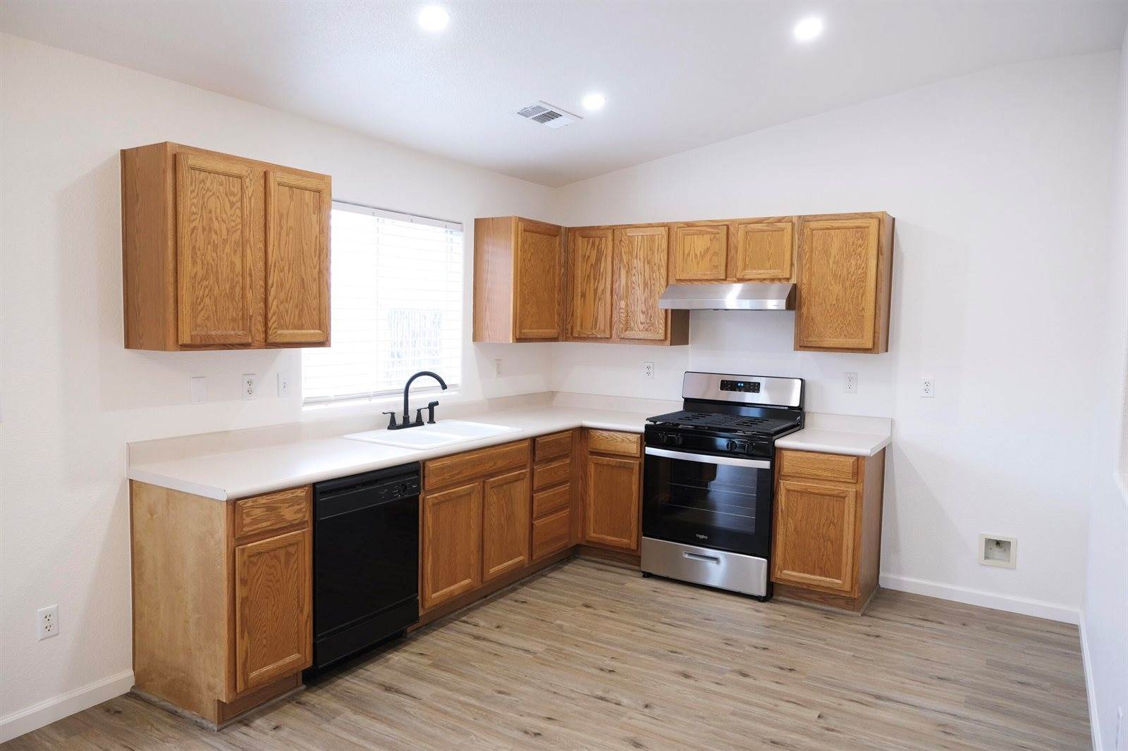 1909 East Monte Verde Avenue, Visalia, CA 93292