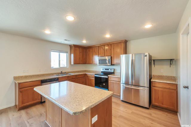 424 South Willow Park Dr, Lehi, UT 84043