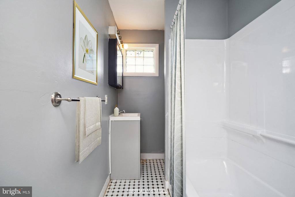 242 Jansen Avenue, Essington, PA 19029