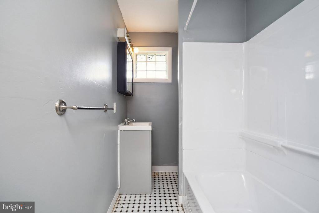 242 Jansen Avenue, Essington, PA 19029